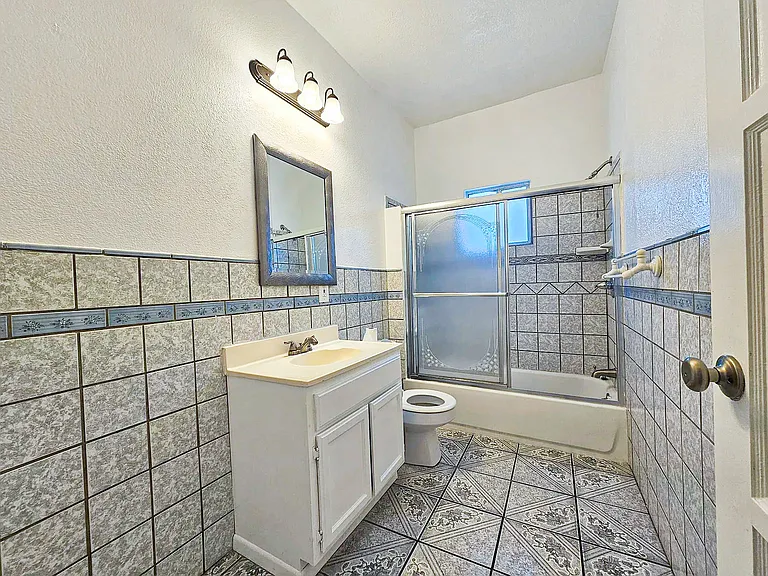 1036 W 64th St #1036 — Photo 14