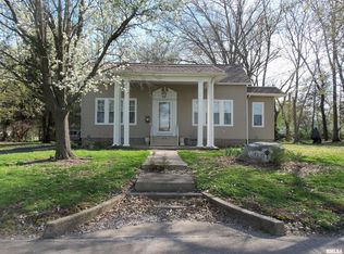 614 E Main St, Benton, IL 62812
