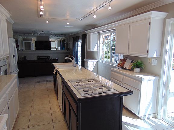2nd image of 8 Stratford Pl