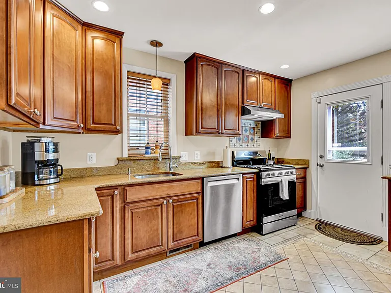 8112 Eastern Ave NW — Photo 52