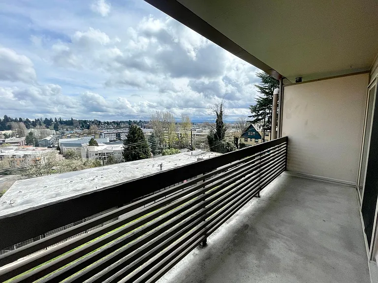 Village Vista Apartments — Photo 8