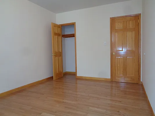 Rented by Zikos Realty Services | media 19