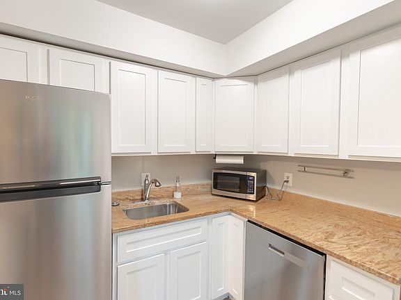4th image of 3312 S 28th St APT 304