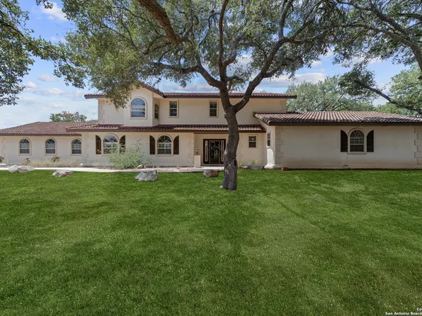 8450 Raintree Woods Dr, Fair Oaks Ranch, TX 78015