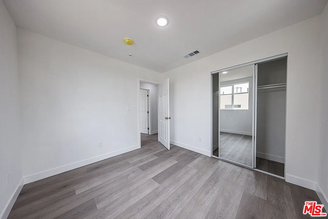 15 bed, 8.0 bath, 4261 sqft, $18,000 — Photo 3