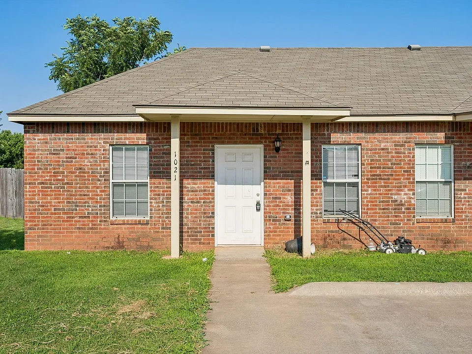 1021 Shady Creek Cir