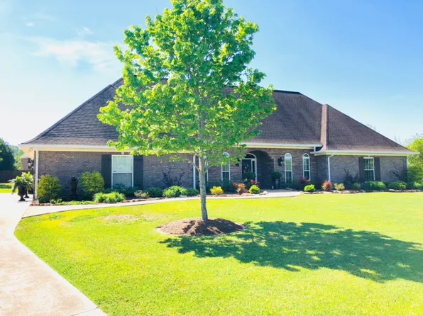 1406 Forest Lake Dr, Demopolis, AL 36732