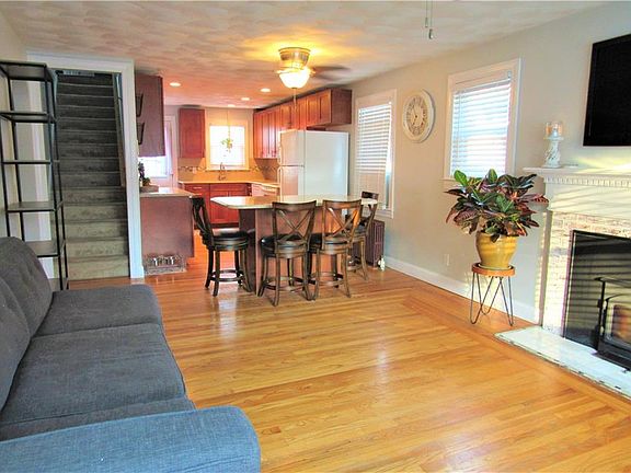 4th image of 84 Boxwood Ave