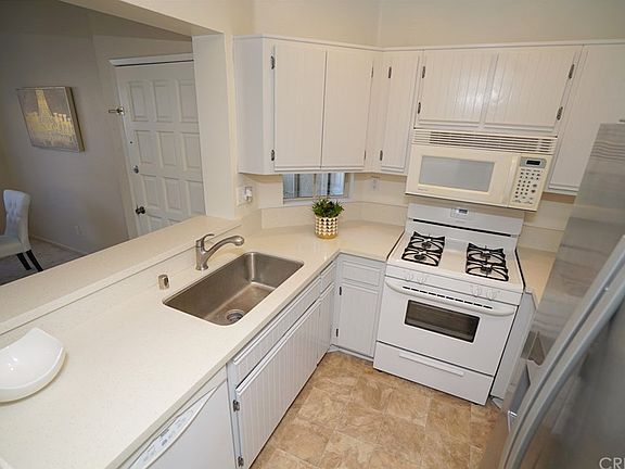 3rd image of 23725 Del Monte Dr Unit 185