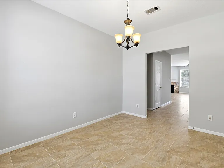 1107 Northgate Springs Dr — Photo 2