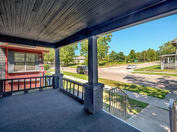 3rd image of 1017 SW 16th St