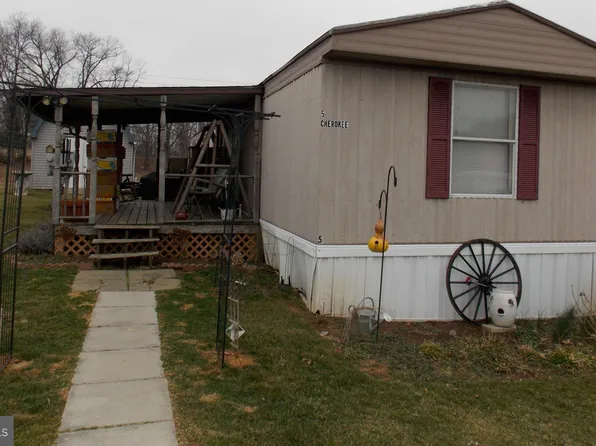 5 Cherokee Dr, Shippensburg, PA 17257