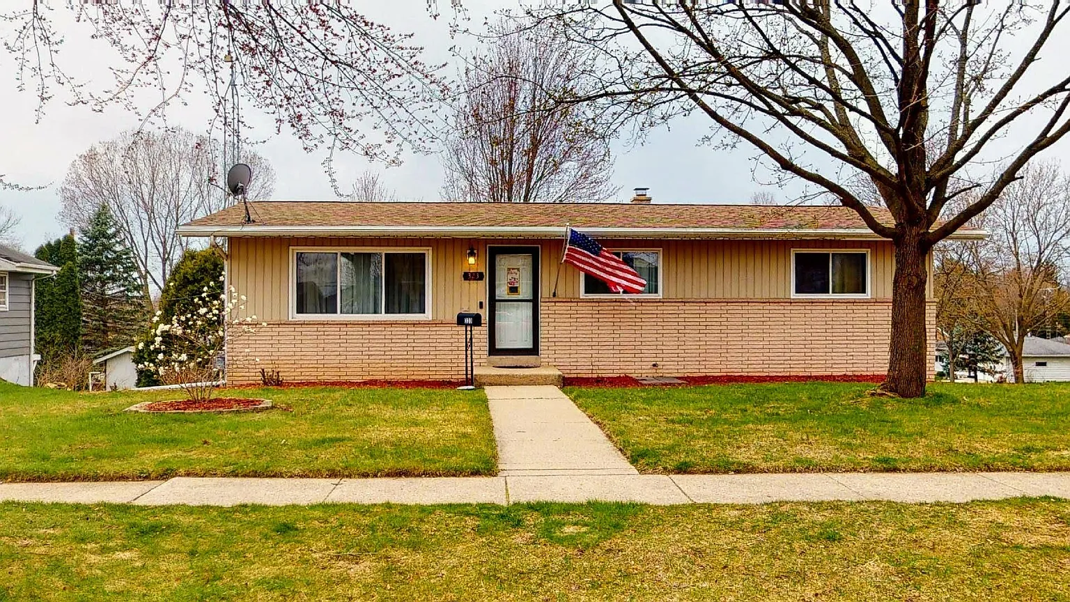 323 N Midway Ave photo 1