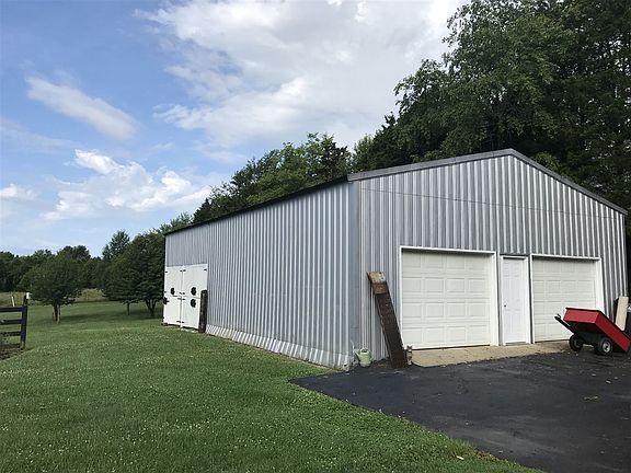 4th image of 275 Laverne Ln
