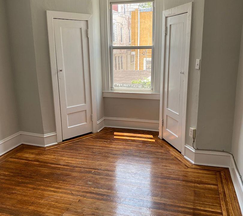 1st image of 124 E Albanus St