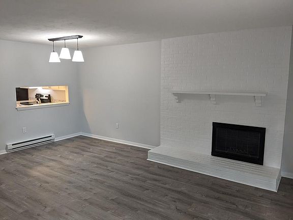 5th image of 176 Highwood Dr Unit 176