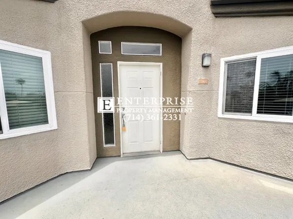 310 Lake St Unit 310, Huntington Beach, CA 92648