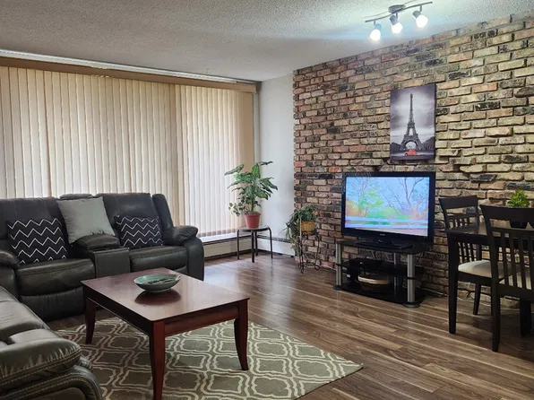 4902 37th St, Red Deer, AB