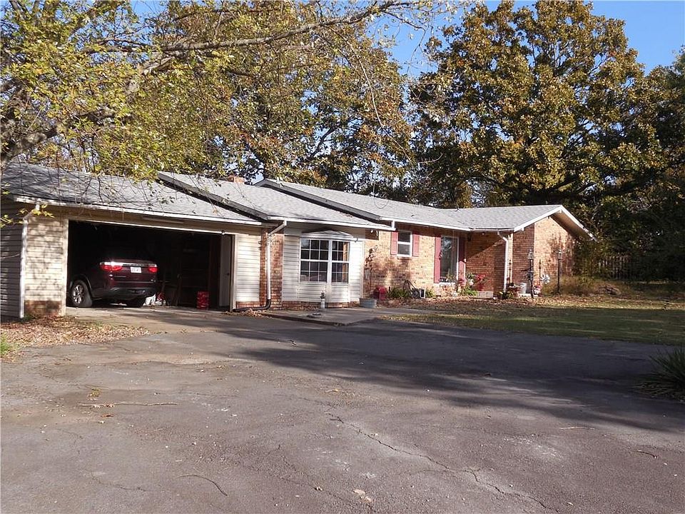 1st image of 2832 Simmons Cir