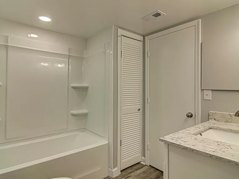 1518 Benjamin Pkwy #D — Photo 23