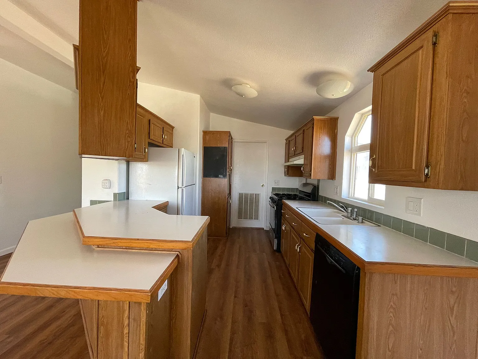 936 Saint Francis Ave — Photo 4