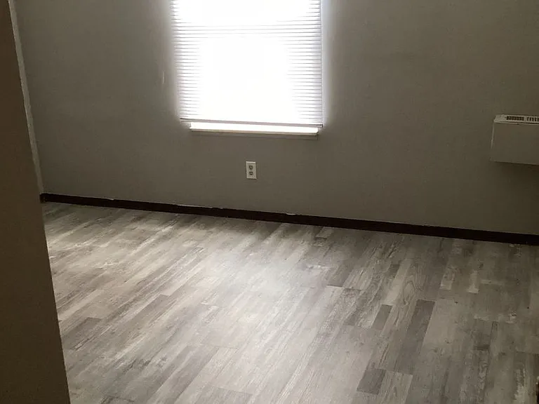 York Villa Apartments — Photo 15
