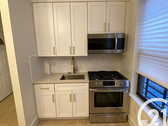 3rd image of 3148 34th St APT 1F