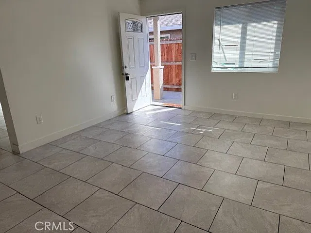 2 bed, 733 sqft, $2,550 — Photo 2