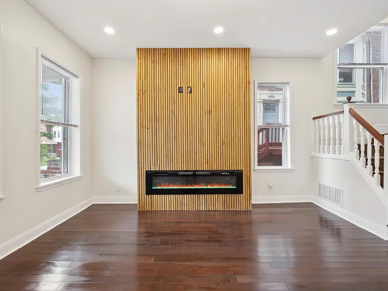 4911 Warrington Ave — Photo 12