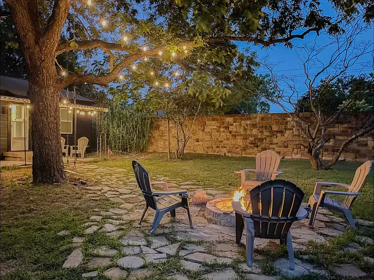 451 Hughes Dr — Photo 16