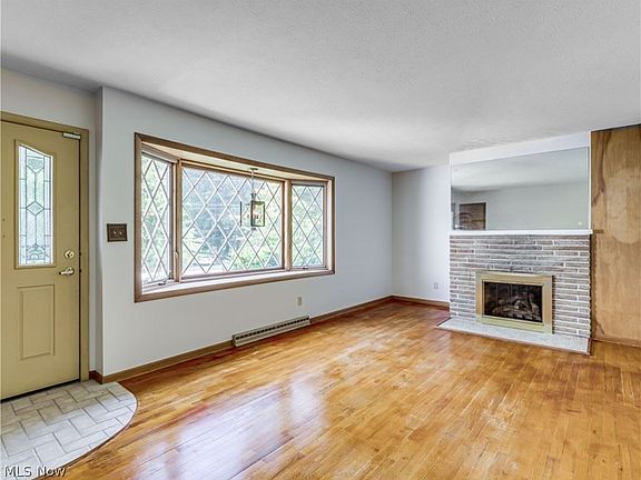 4th image of 81 Castle Dr