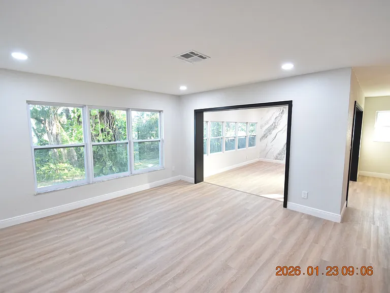 3606 1/2 River Grove Dr — Photo 3
