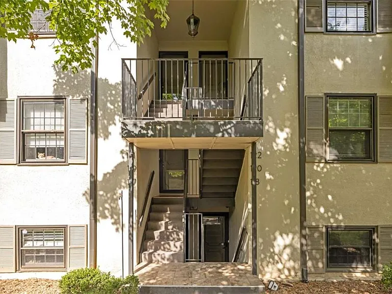 118 Lablanc Way NW — Photo 3
