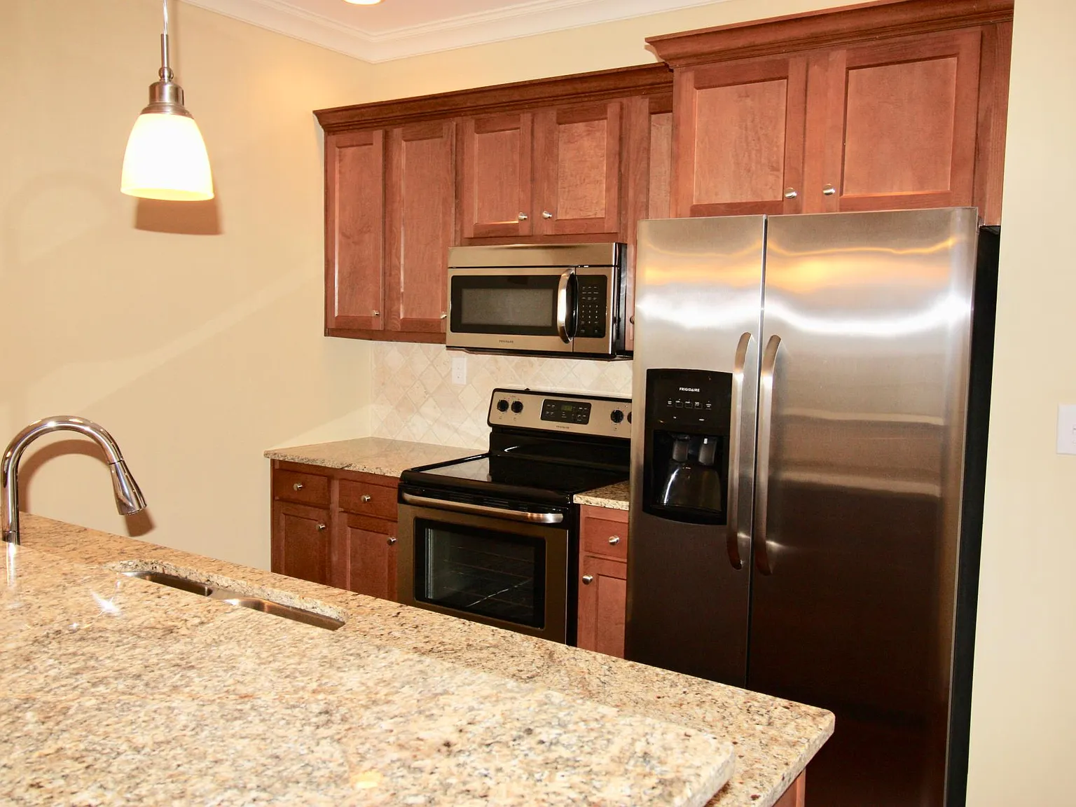 2 bed, 1250 sqft, $1,400 — Photo 2