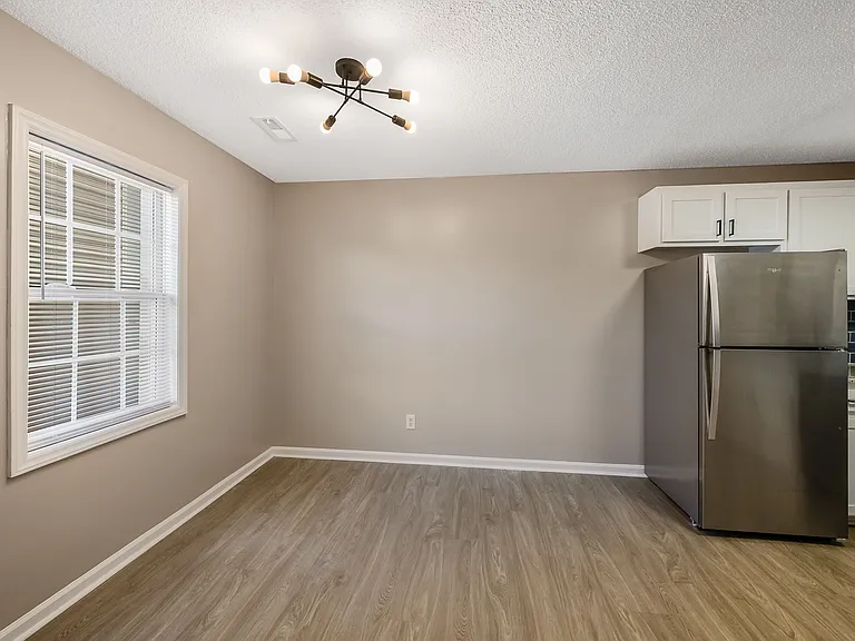 Spring Lake Apartments — Photo 4