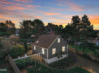 806 NE Mast Ave, Lincoln City, OR