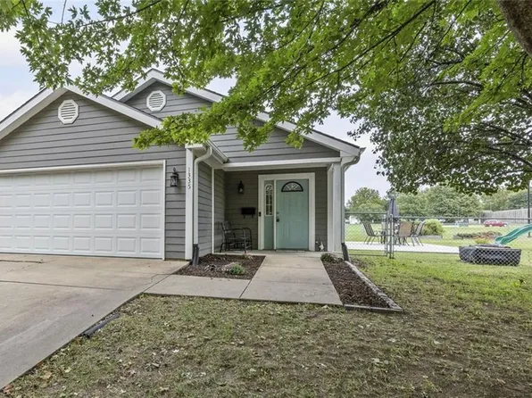 1335 S Olive St, Ottawa, KS 66067