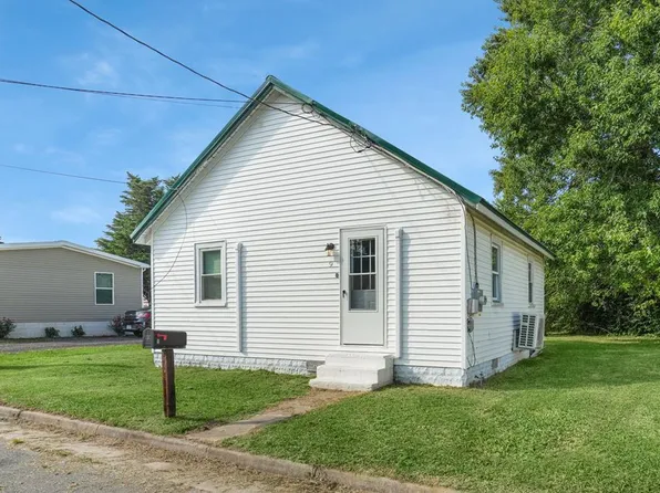 9 Bundick St, Onancock, VA 23417