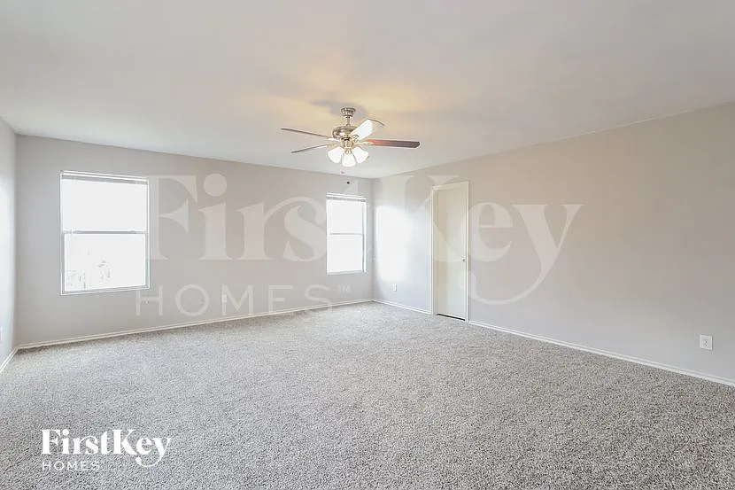 3 bed, 2.0 bath, 2380 sqft, $1,805 — Photo 4