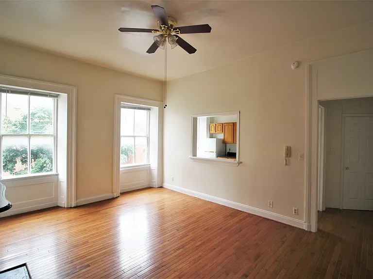 809 Park Ave — Photo 4