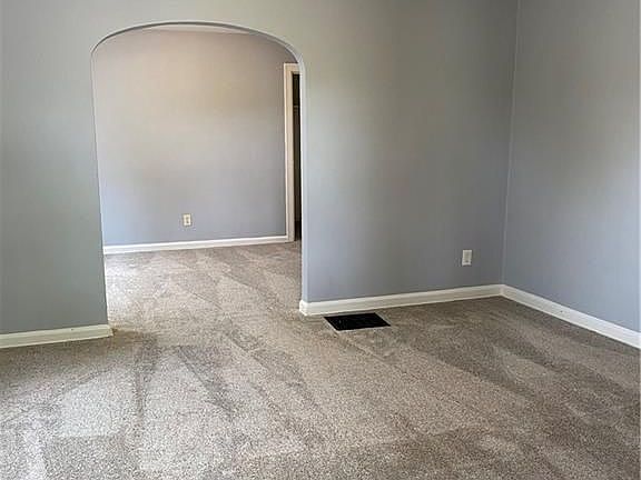 2nd image of 609 N Sherman Dr