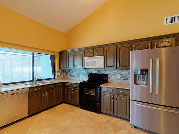 3rd image of 9211 Regents Park Dr