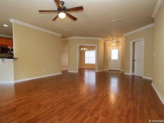 4th image of 808 NW 118th Ter