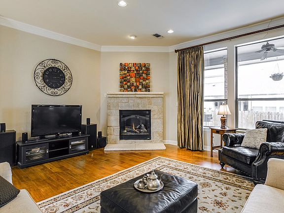 2nd image of 3205 Vista Lake Cir