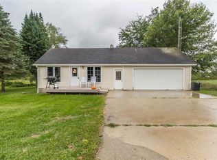 850 Decamp Rd, Stockbridge, MI 49285