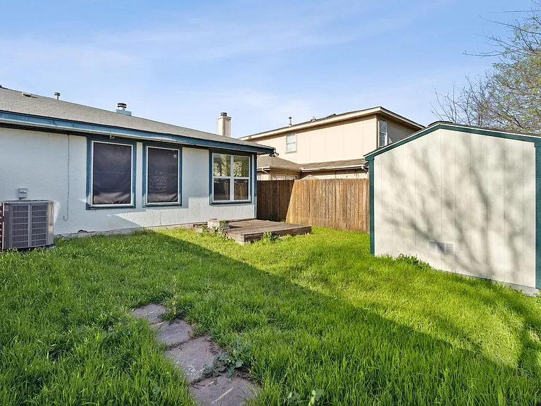 2907 Kestrel Dr — Photo 23