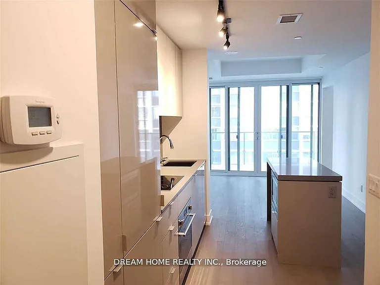 7 Grenville St #810 — Photo 14