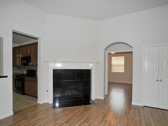 4th image of 3028 Spring Hill Ln