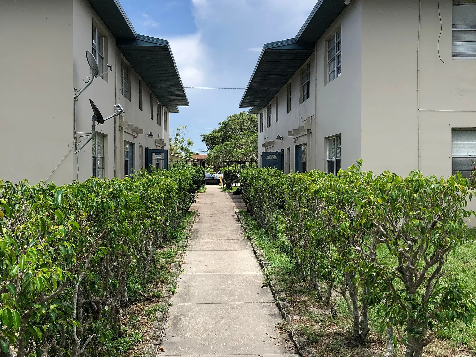 2 bed, 1.0 bath, 850 sqft, $1,800 — Photo 2