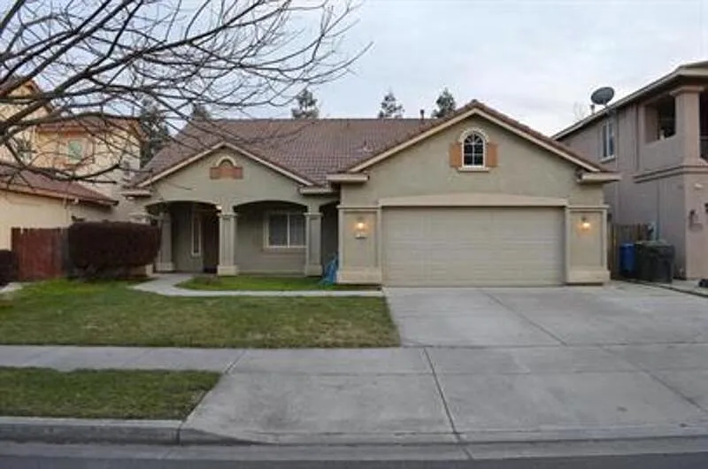 4 bed, 2.0 bath, 1726 sqft, $2,550 — Photo 4